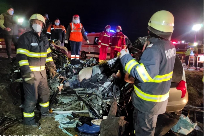 Accidentul a avut loc pe DN6, la ieşirea din Lugoj spre Caransebeş FOTO ISU Timiş