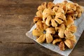 Flori de foitaj cu mere  Sursa foto shutterstock 2029288589 jpg