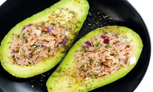avocado umplut cu ton jpg