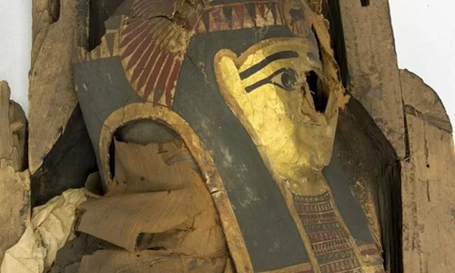 A fost descoperită mumia unui adolescent egiptean, veche de 2 500 de ani jpeg