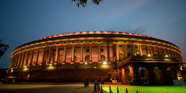 Parlament india PradeepGaurs  Shutterstock com jpg