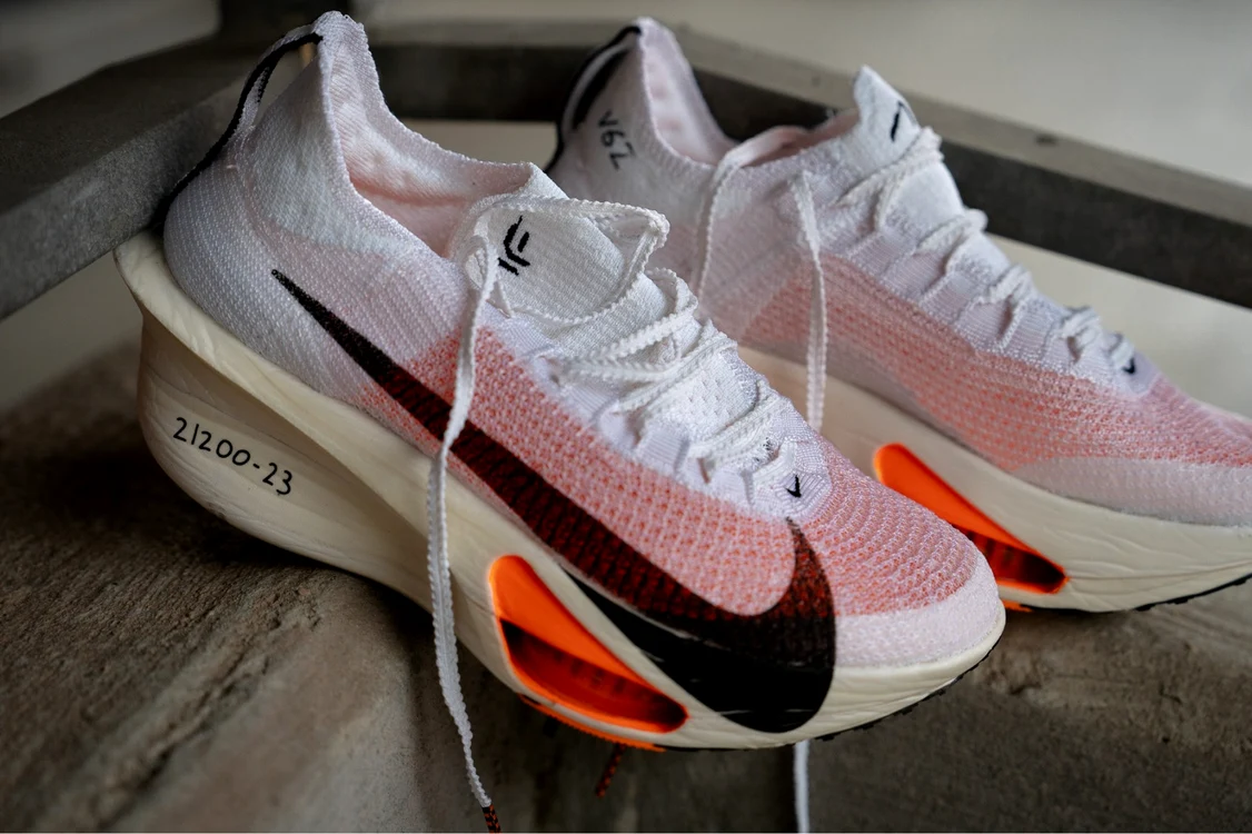Nike Alphafly 3, modelul cu care s-a stabilit noul record mondial, la Chicago, în 2023 și în 2024
