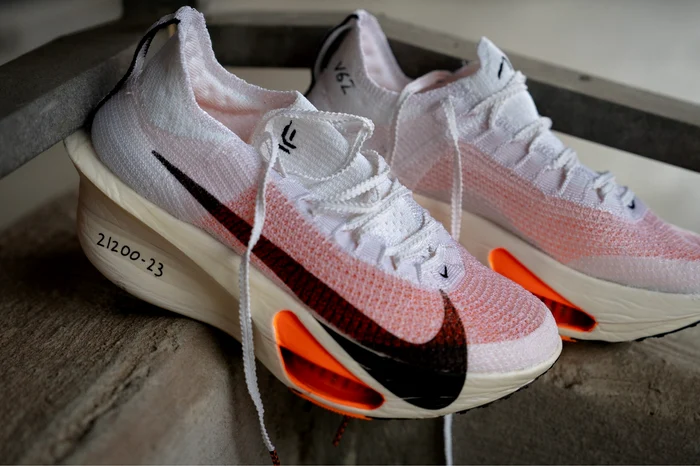 Nike Alphafly 3, modelul cu care s-a stabilit noul record mondial, la Chicago, în 2023 și în 2024