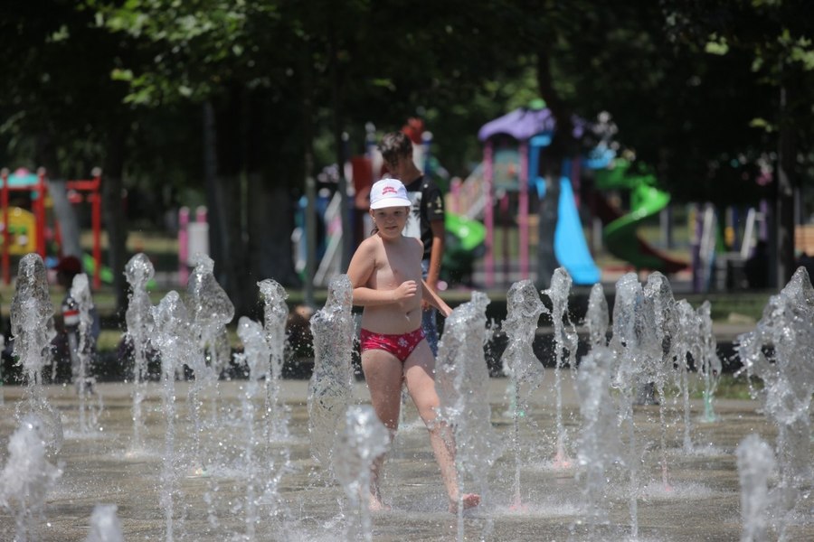 Prognoza meteo 23 iulie 2023. Vremea se menține caniculară și va ploua pe alocuri