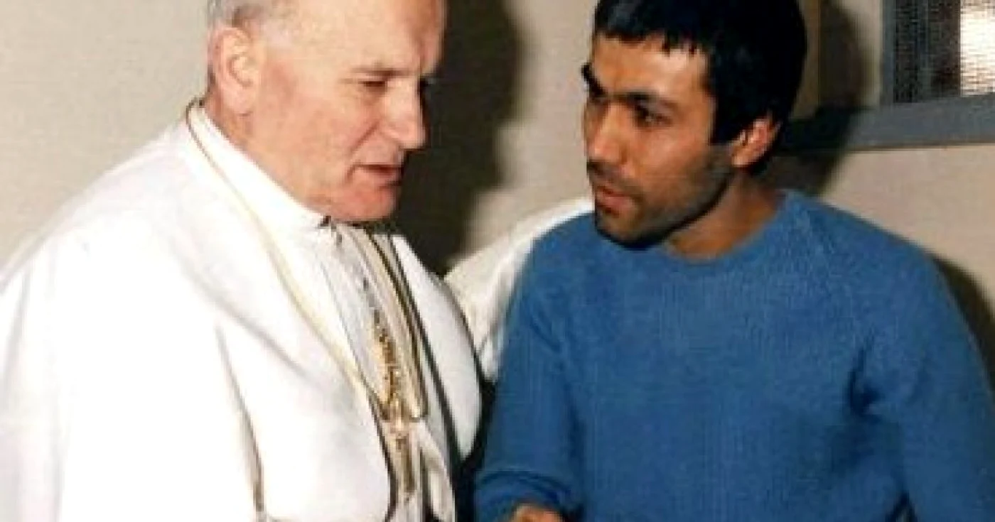 Papa Paolo al II-lea şi Ali Agca
