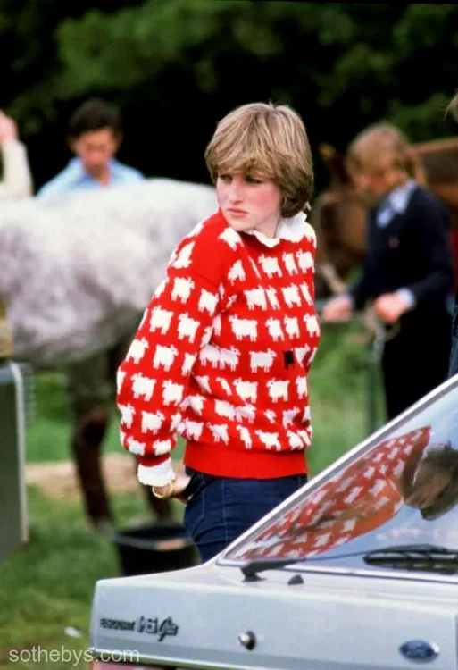 În 1981 l-a purtat prima dată, iar în 1983 a primit unul nou-nouț. FOTO: Sothebys.com