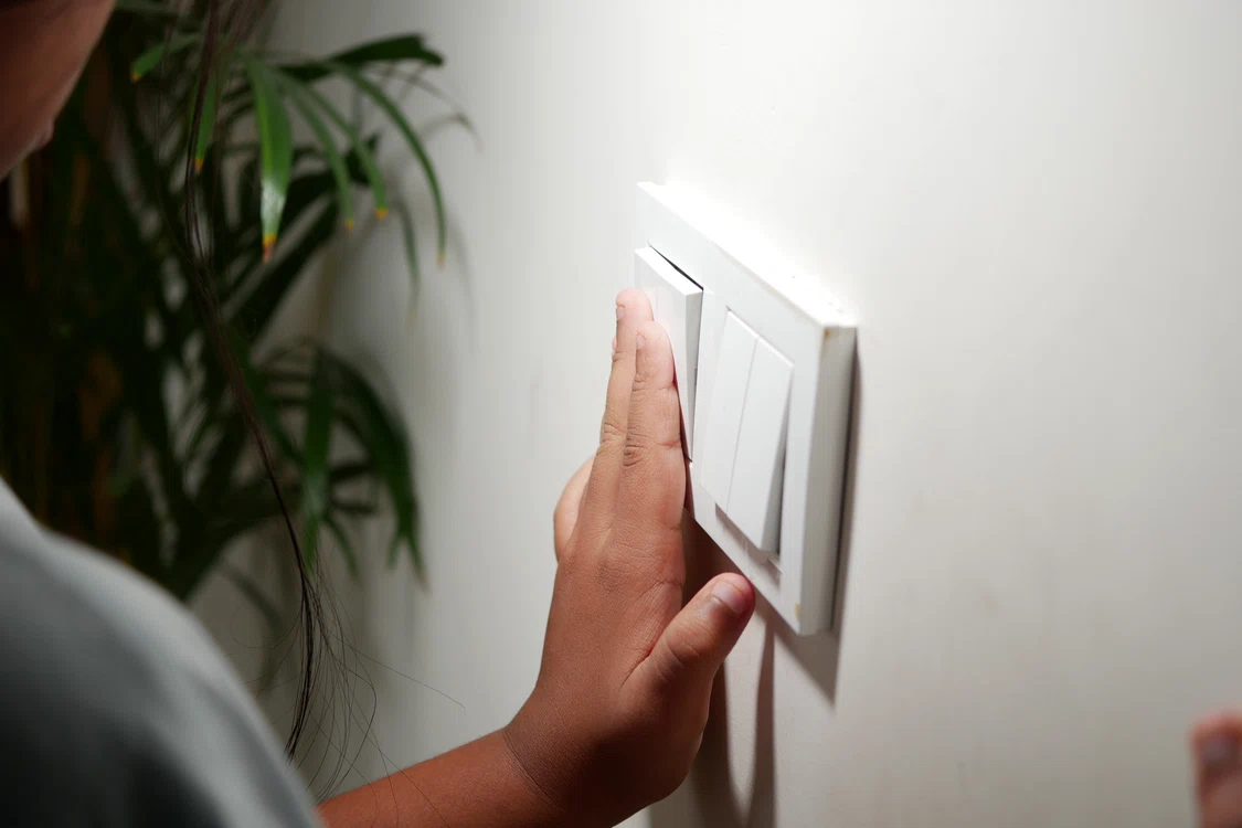 Cei care reduc voluntar consumul de energie electrică pot fi plătiţi pentru asta. FOTO Shutterstock