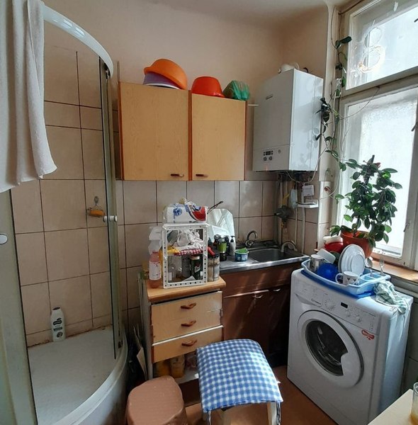 Prețul uriaș cerut pe o garsonieră de 23 mp din Cluj: este situată la mansardă și are dușul în bucătărie. „Taie prima cifră din față”