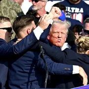 Doland Trump imediat dupa tentativa de asasinat FOTO AFP jpg