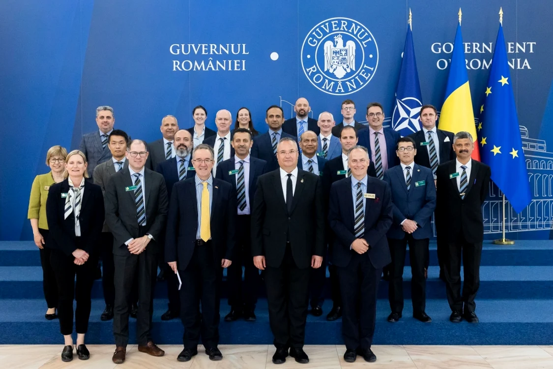 Nicolae Ciucă si delegatia membrilor Colegiului Regal de Studii de Apărare din Marea Britanie. FOTO: Gov.ro