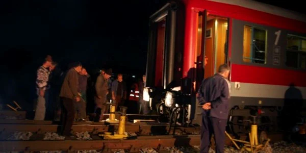 Un vagon al trenului rapid a rămas blocat pe şine