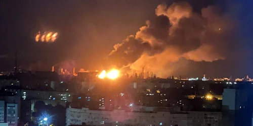 incendiu rafinaria Lukoil din Volgograd, in urma unui atac cu drone ucrainene foto X