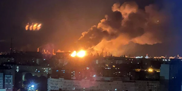 incendiu rafinaria Lukoil din Volgograd, in urma unui atac cu drone ucrainene foto X