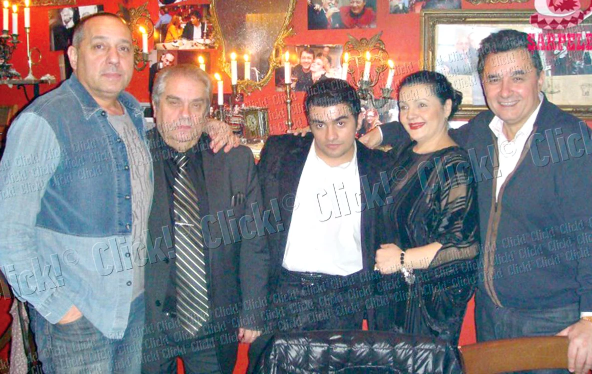 Soţul Aurel Pădureanu şi  fiul Alex (centru), alături  de patronii restaurantului