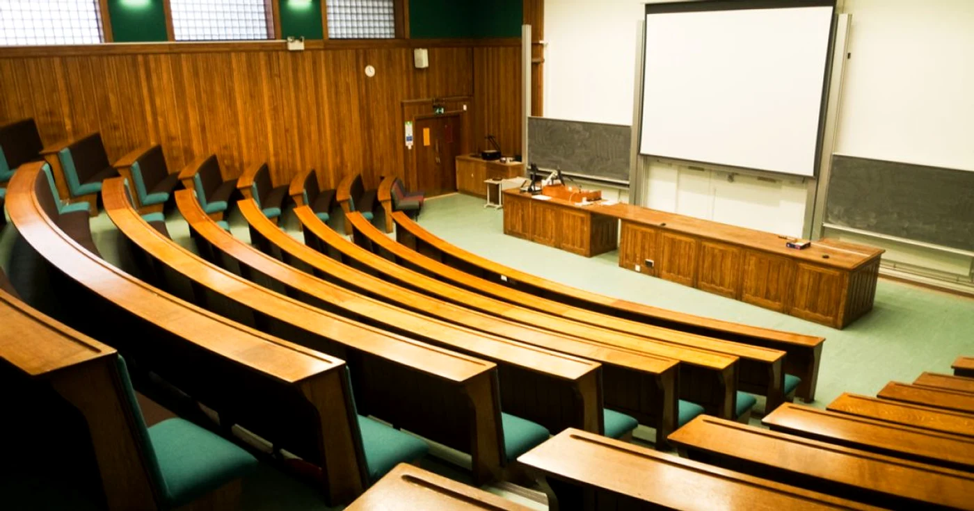 Cifrele UCAS de la jumătatea lunii decembrie arată o scădere de 6.5% pentru cei ce aplică în Marea Britanie FOTO: Shutterstock