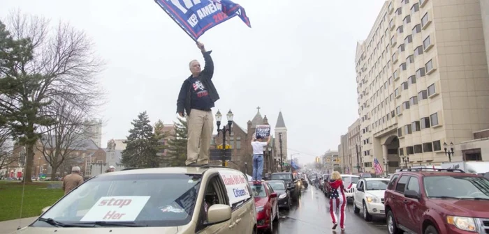 Proteste în capitala statului american Michigan faţă de măsurile de distanţare socială FOTO EPA-EFE