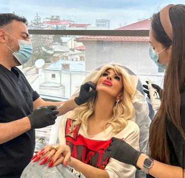 Raluca Bădulescu și-a injectat botox foto: Yolo Media 