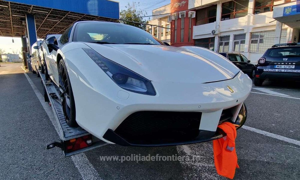 Un Ferrari în valoare de 225.000 euro, adusă în ţară cu acte false. Autoturismul era căutat de autoritățile din Elveţia