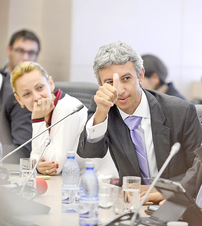 Diaconescu a fost însoţit la licitaţia de ieri de Diana Voiculescu, directorul general al OTV (foto: mediafax)