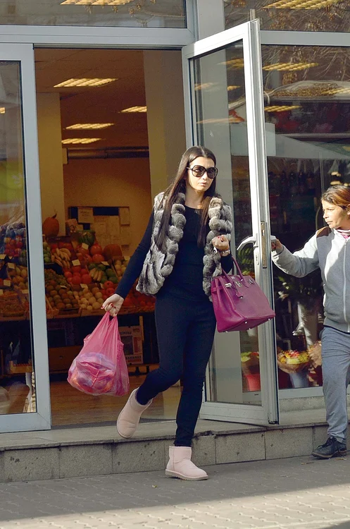 Deşi o cerşetoare din zonă i-a deschis uşa, Elena nu a scos un ban din buzunar