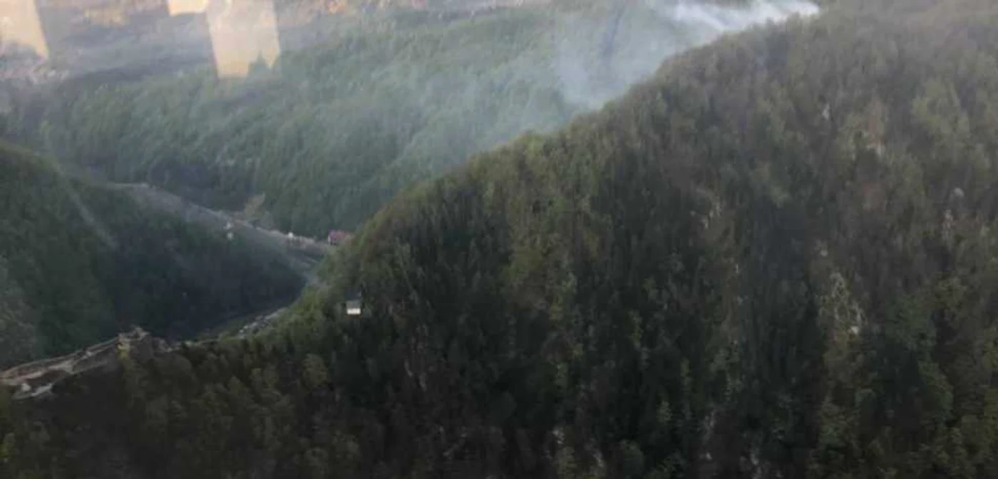 Acţiunile de intervenţie pentru lichidarea incendiului au mobilizat peste 200 de oameni