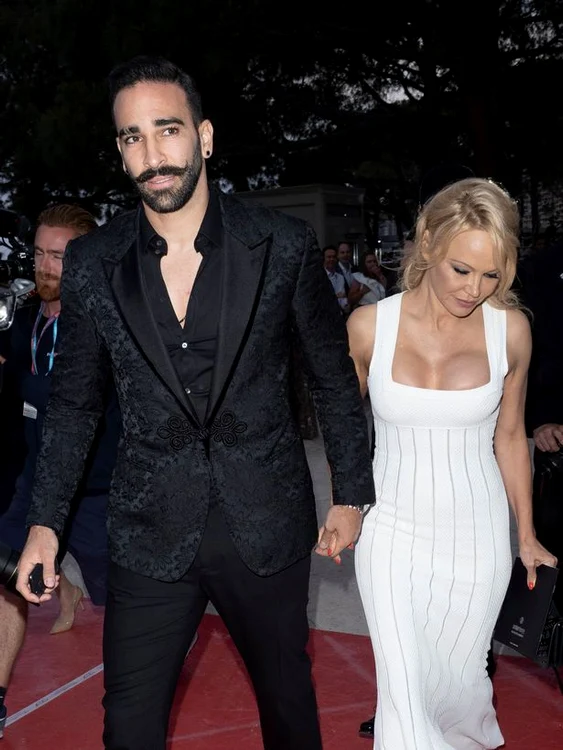 Adil Rami, care joacă în prezent la echipa de fotbal din Soci și Pamela, cuplați în 2017, despărțiți în 2019