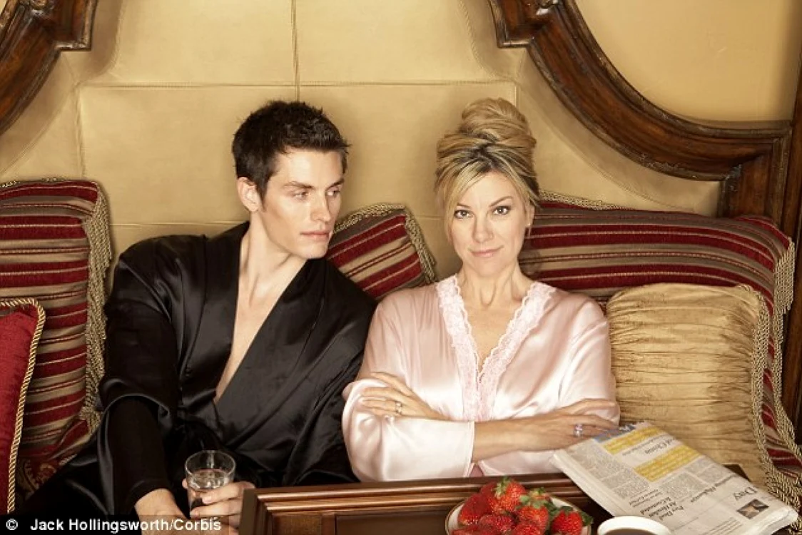 Încrederea femeilor mature în propria persoană, dobândită odată cu vârsta, poate fi foarte excitantă pentru bărbaţii.  FOTO Daily Mail