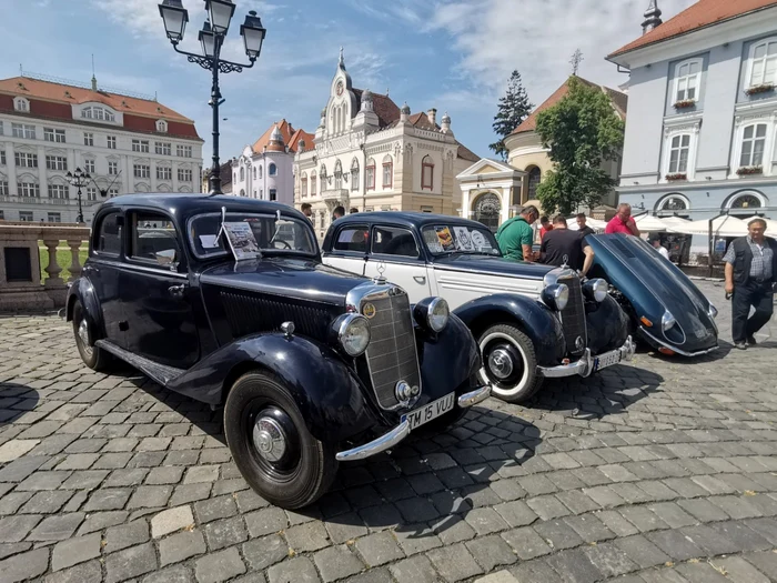 Parada maşinilor fabricate în perioada interbelică. Bijuterii pe două roţi FOTO Ş.Both