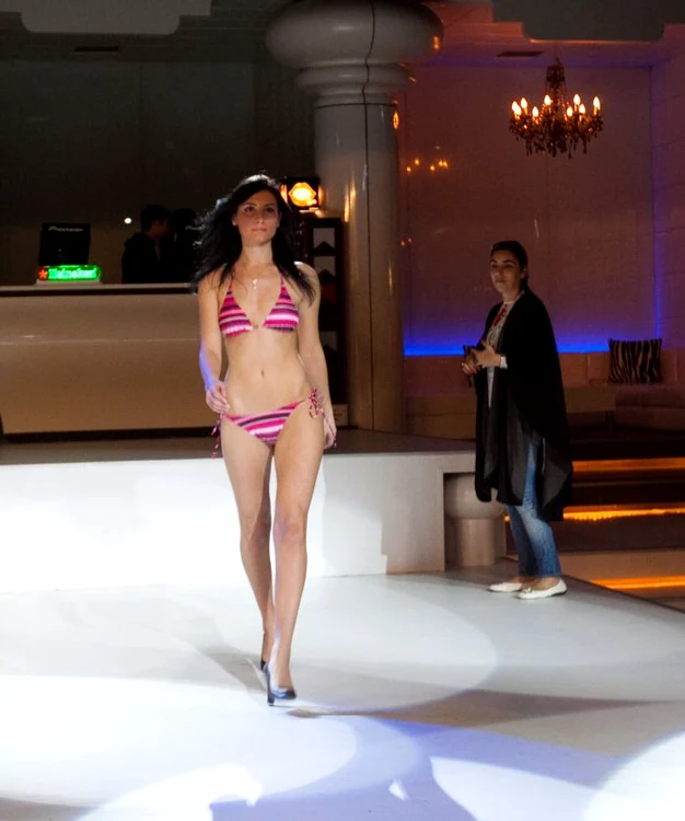 Iată cum a fost preselecţia Miss Universe România 2011 la Galaţi, în Divino Club. (Foto: Miss Universe România)