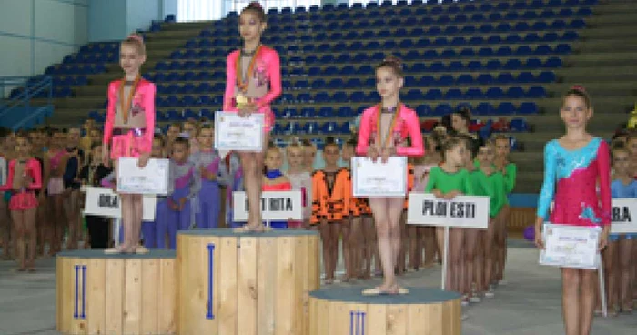 Iaşi: Ştefana Popa face gimnastică ritmică de nota 10