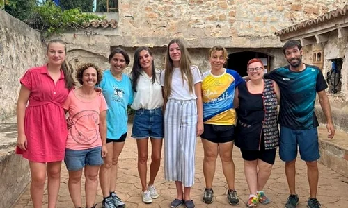Regina Letizia, Printesa Leonor si Infanta Sofia la Granja Escola Jovent   Instagram (4) jpg