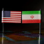 Steaguri iran sua fata în față foto shutterstock 2644422921 jpg