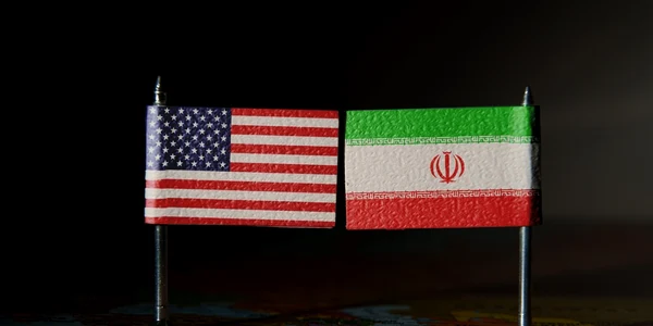 Steaguri iran  sua fata în față foto shutterstock 2644422921 jpg
