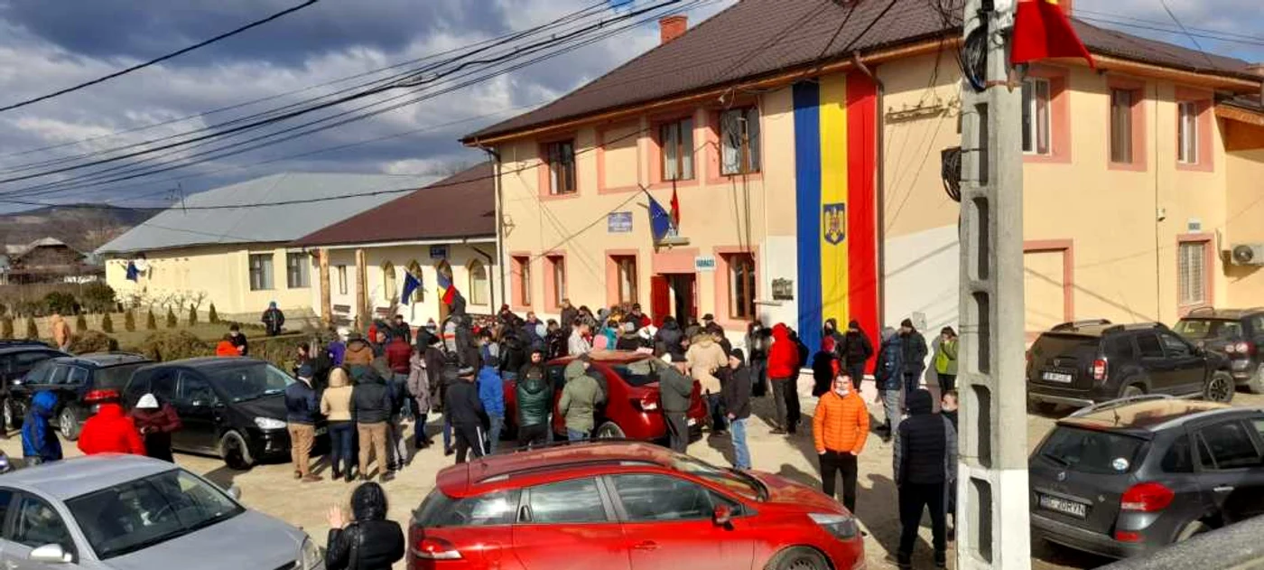 Iniţiativa primăriei Gura Văii a fost un succes. Foto: unupetrotus.ro