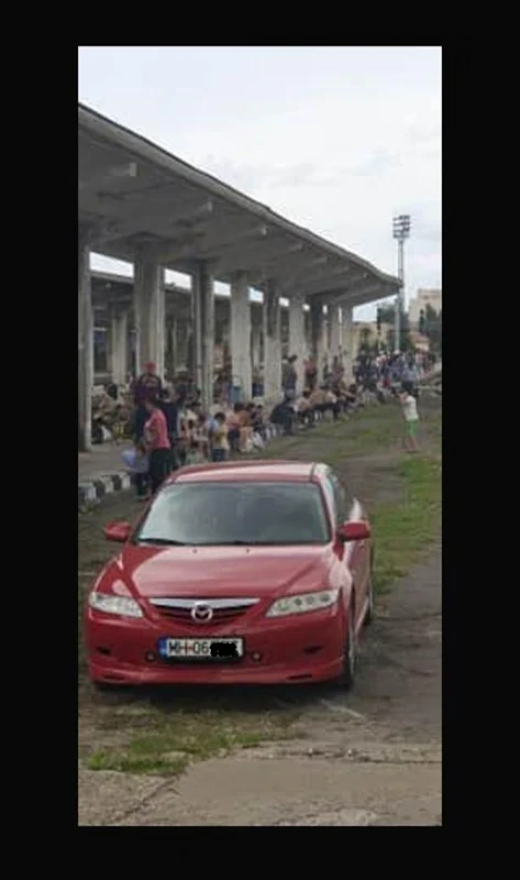 Şi-a parcat maşina printre liniile de tren