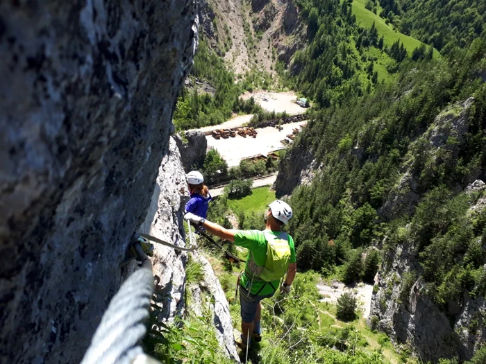 Ticu Lăcătuşu pe Via Ferrata Astragalus FOTO: Florin Jbanca