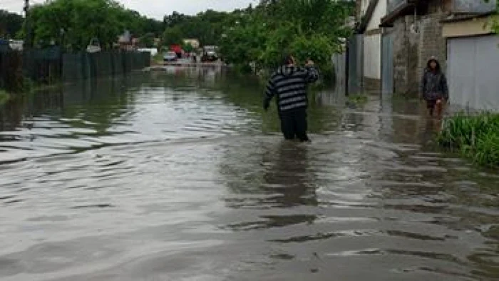 Mai multe străzi din cartierele periferice Radu Negru şi Viziru au fost inundate în urmă cu câteva zile  FOTO adevarul.ro