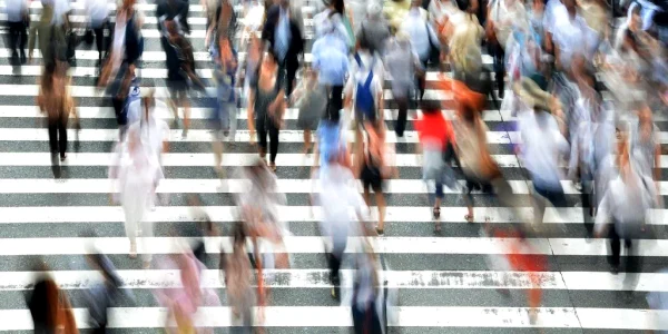 multime oameni populatie demografic trecere de pietoni Sursa foto Pixabay 1024x678 webp