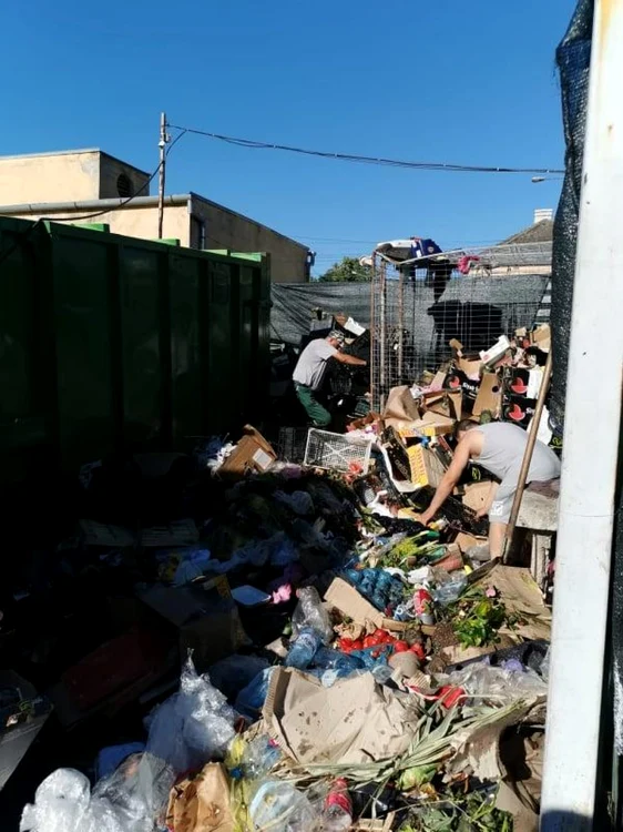 Focar de infecţie în Piaţa Badea Cârţan