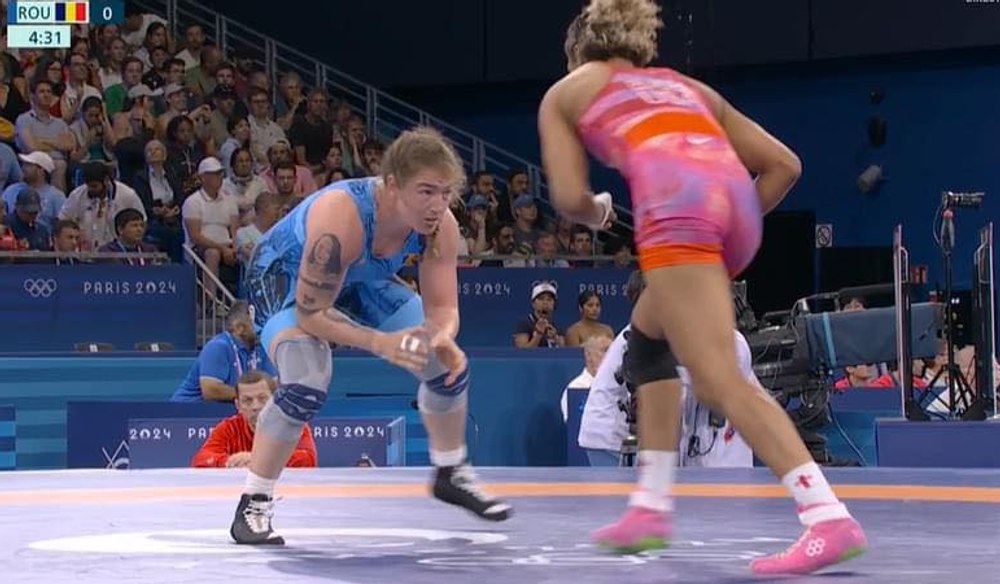 Cătălina Axente, învinsă în optimile categoriei 76 kg la lupte libere. Meci dramatic: sportiva noastră a părăsit competiția pe targă