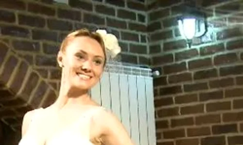 Oana a probat mai multe rochii de mireasă (captură: Acasă TV) jpeg