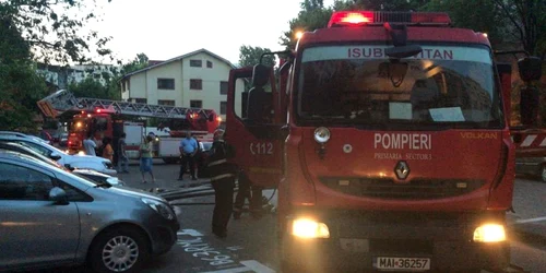 incendiu isu pompieri  strada foto isu bif