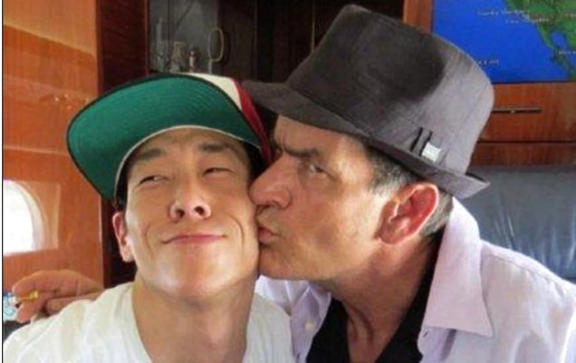 
    Charlie Sheen în 2011 după ce a făcut sex cu Georgia Jones într-un dulap Foto Arhivă Personală Steve Han  