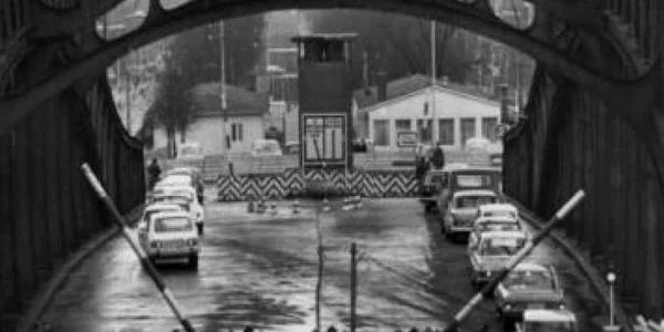 Germania: Guvernul caută persoane care au trecut Zidul Berlinului în 1989