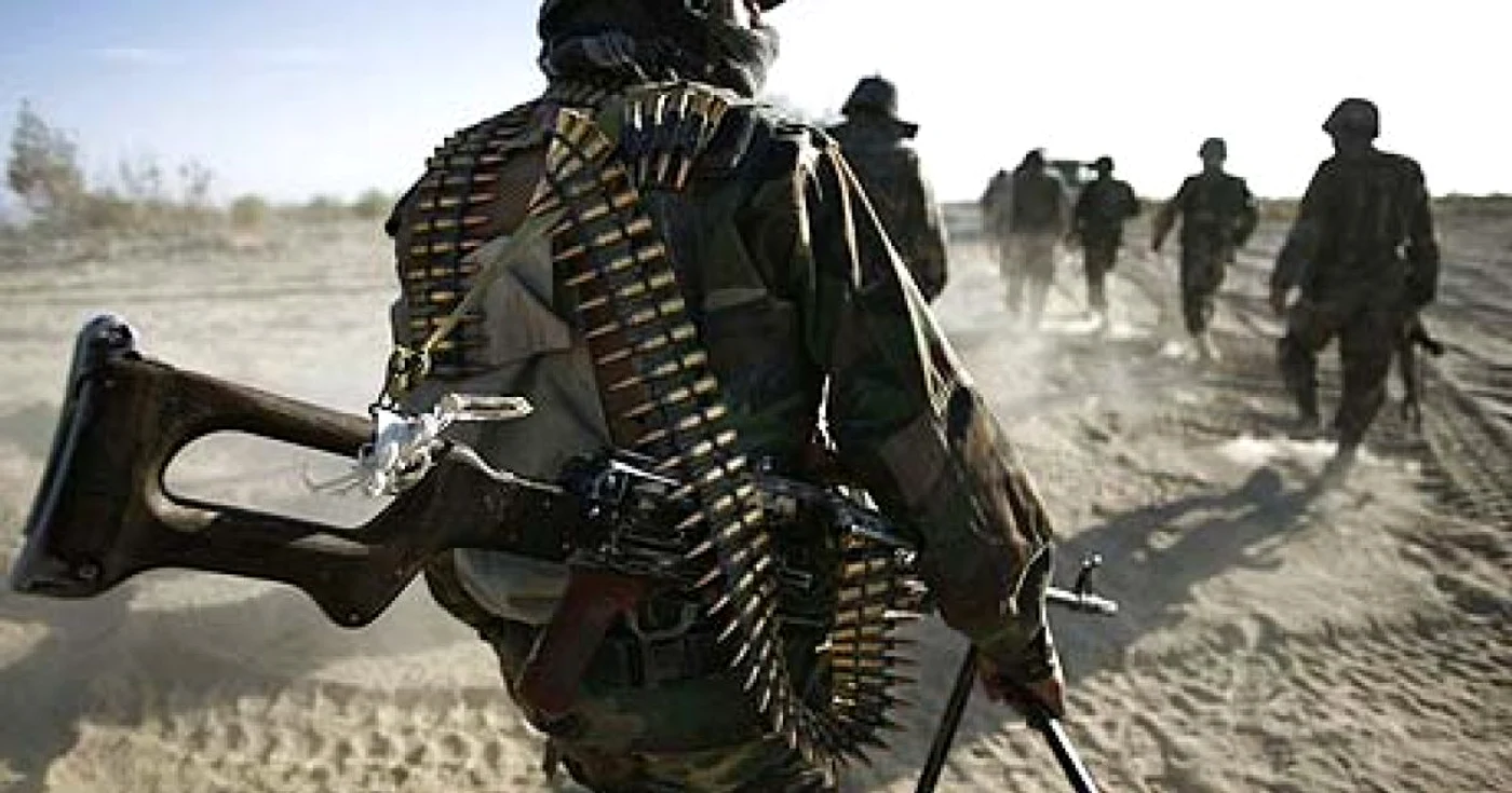 Soldaţii afgani patrulează în Kandahar