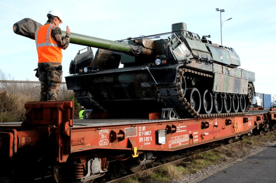 Armata franceză a început livrarea tancurilor Leclerc către România