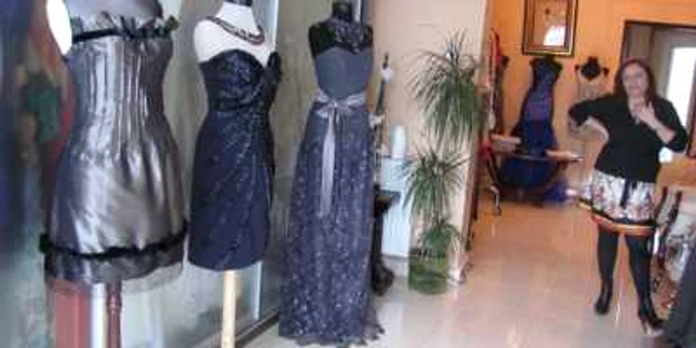 Orădencele poartă în noaptea de revelion rochii din dantelă cu pietre swarovski si mătase