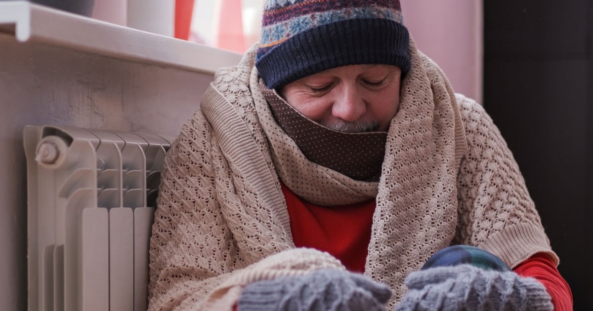 Mii de bucureșteni îngheață. 3.500 de blocuri fără căldură și apă caldă. Se știe când se repară?