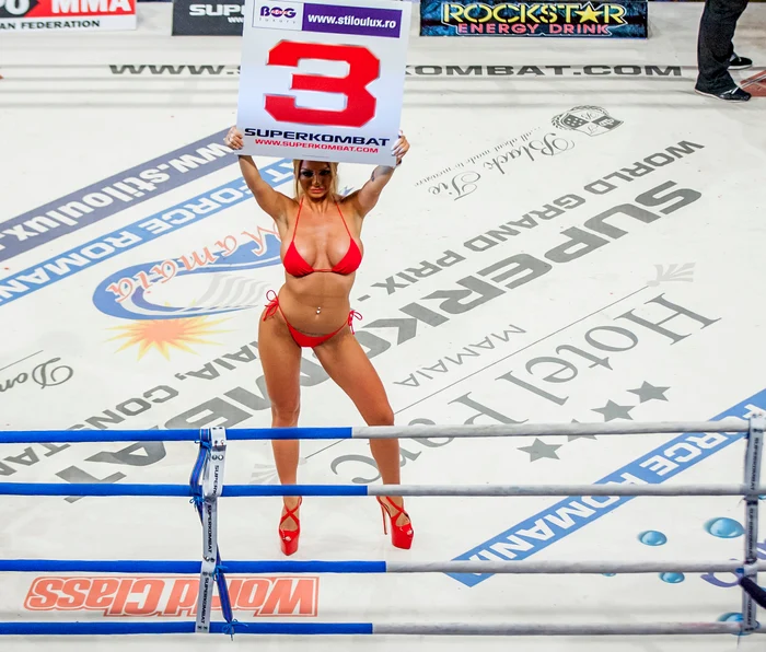 În a treia runda publicul era deja transpirat