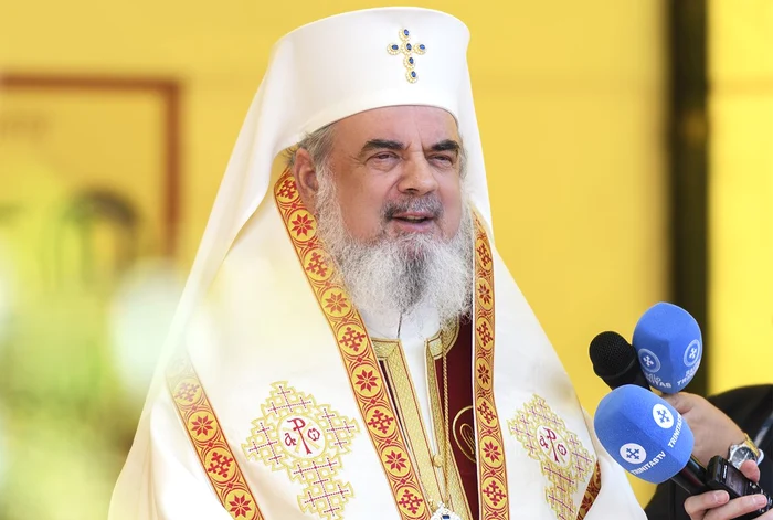 Patriarhul Daniel a vorbit credincioșilor la Mănăstirea CaraimanSursa foto:Basilica.ro